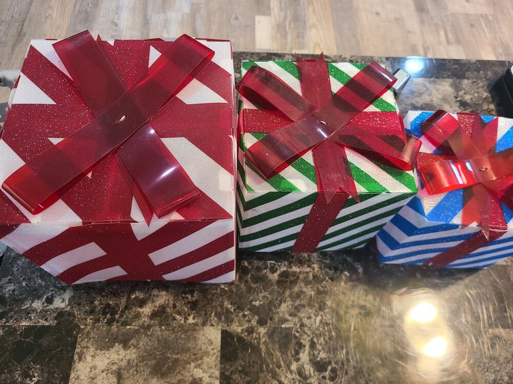 Set of 3 lighted gift box Christmas decorations